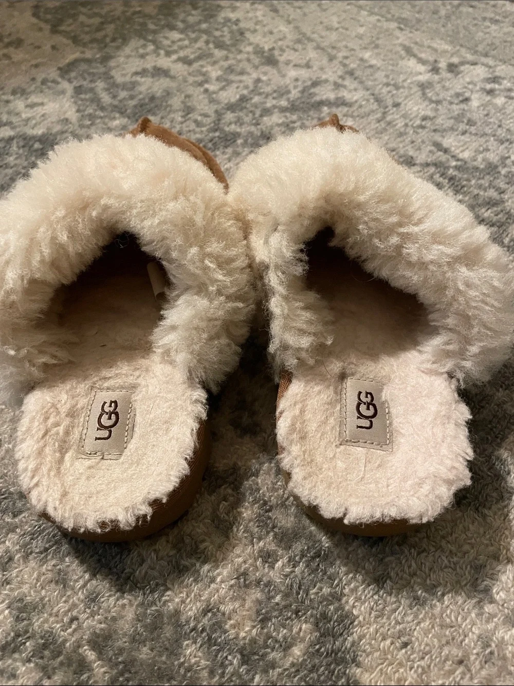 UGG kids Chestnut Suede Slippers with Cream Shearling and rubber bottom